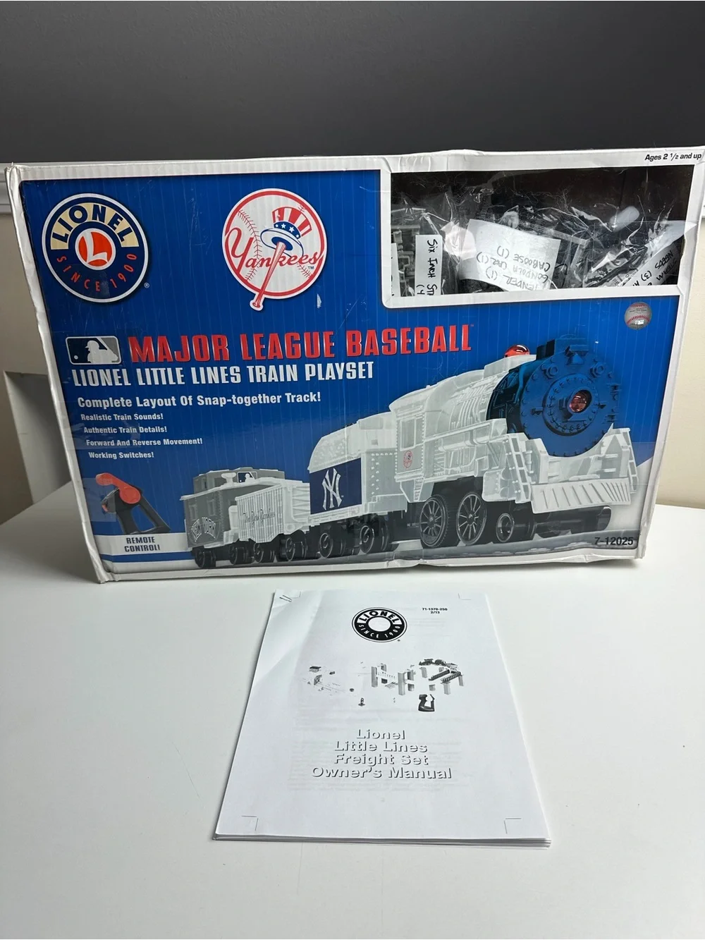 Lionel MLB 7-12025 Lionel Little Lines Train Play Set  NY Yankees Missing 1 Item